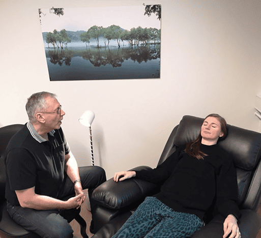 Hypnose mod stress: Er det hokus pokus eller din vej til ro i hovedet?